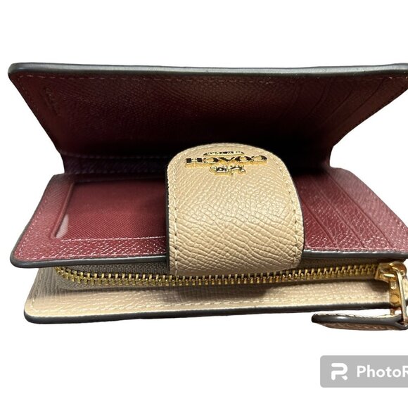 COACH Medium Corner Zip Wallet Cross grain Leather in Taupe - Picture 4 of 4